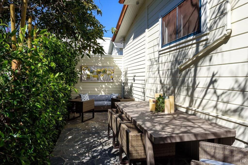 Upscale Downtown Home Walk To Beach Shops Bars 2 산타 바바라 외부 사진